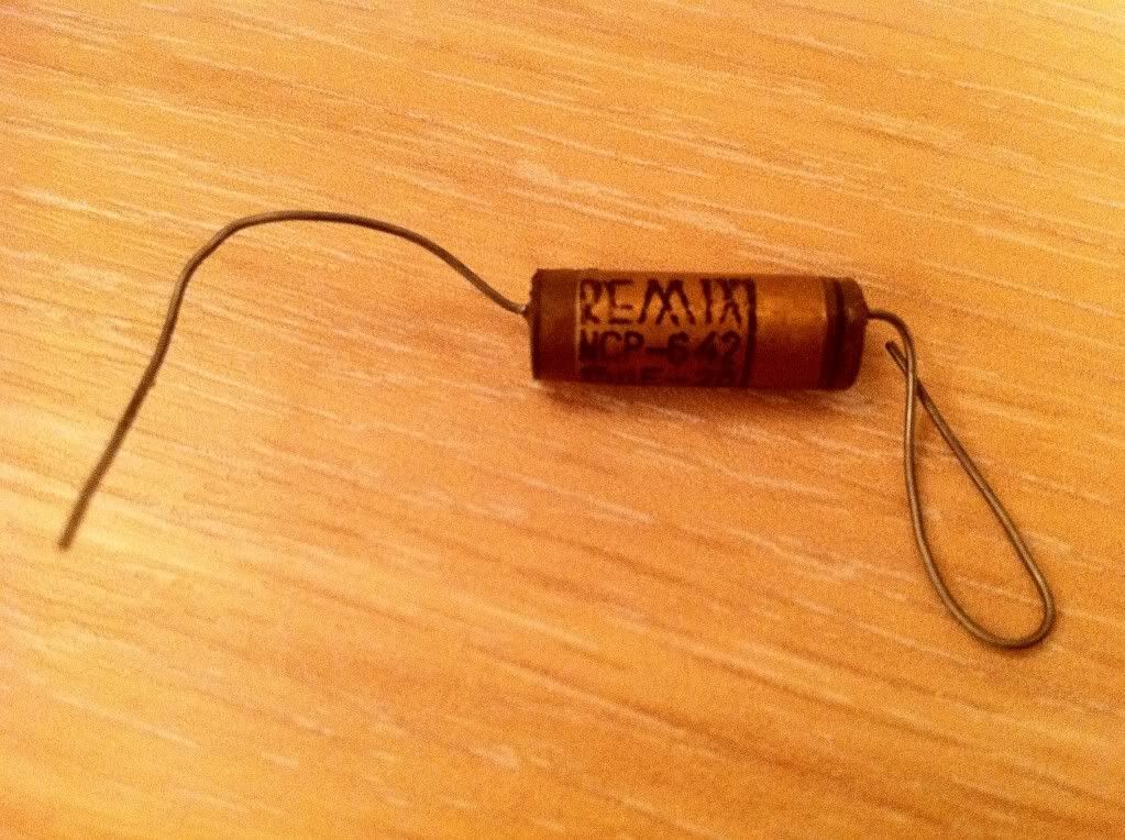Need capacitor identification (vintage)?